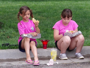 2 young girls enjoying lunch